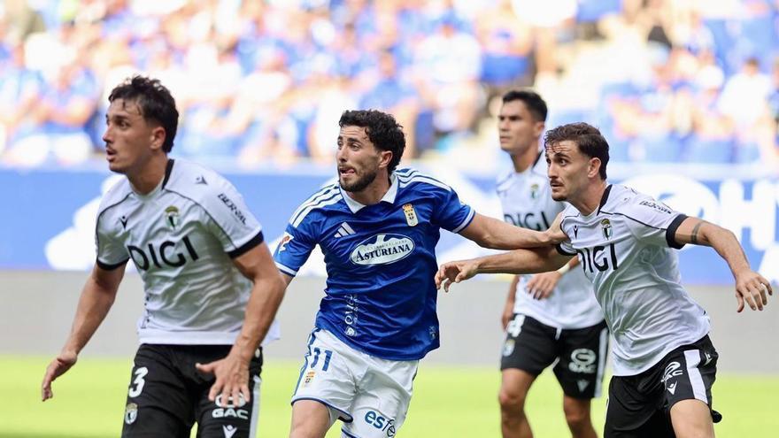 Un punto para el mejor Oviedo: empate con uno menos ante el Burgos (0-0)