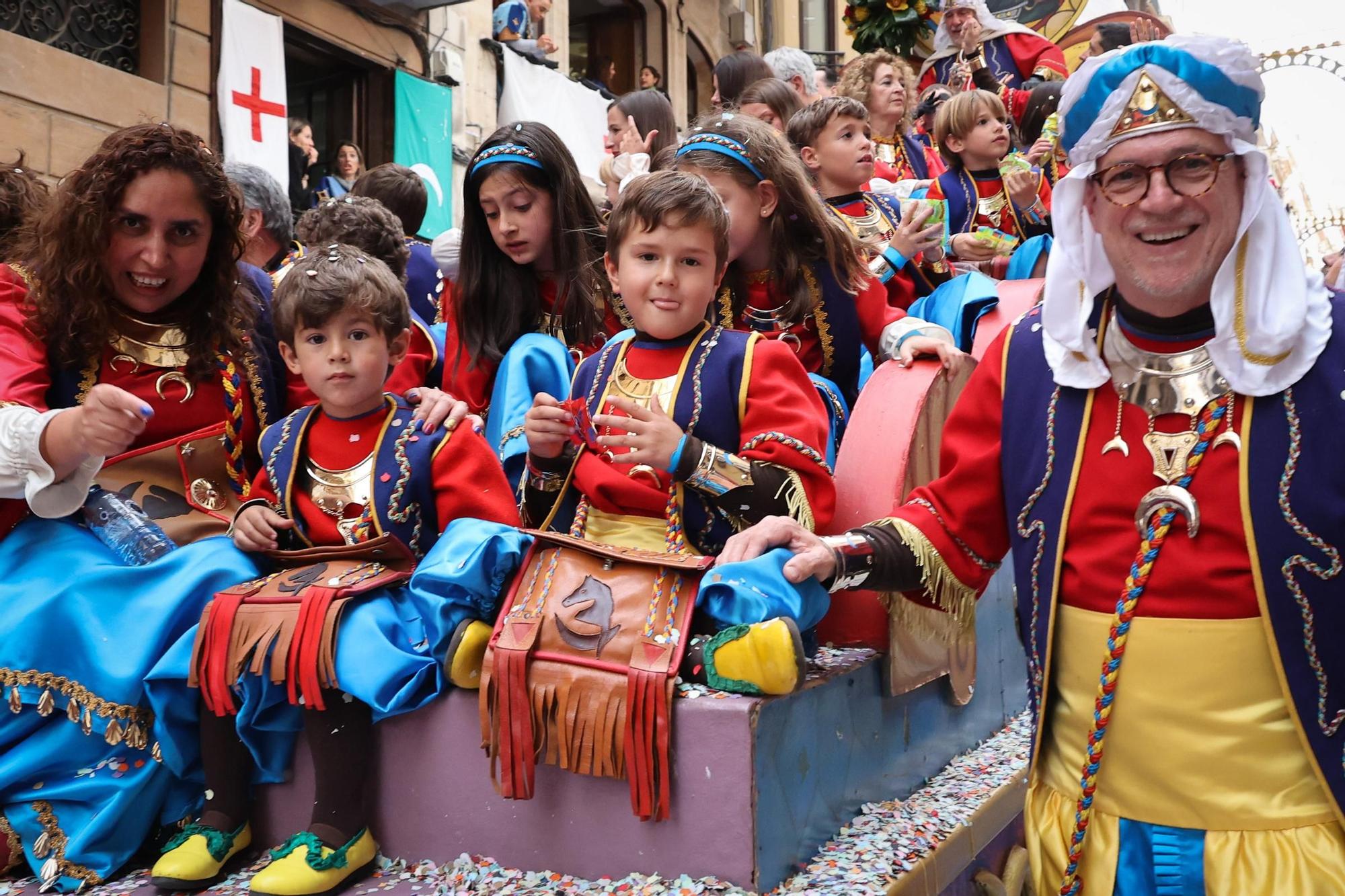 La mujer hace historia en la Entrada Mora de Alcoy