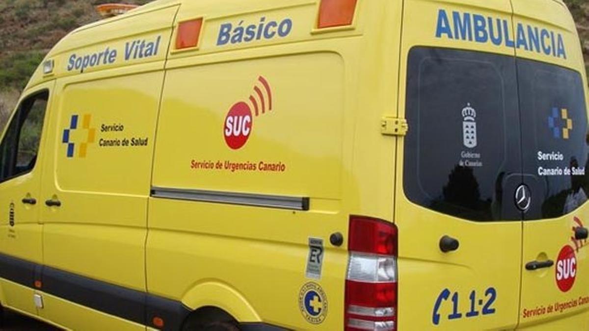 Archivo - Ambulancia del Servicio de Urgencias Canario (SUC)