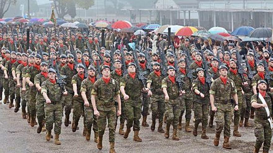 Militares de la Brilat, con sede en Figueirido, durante un desfile militar.
