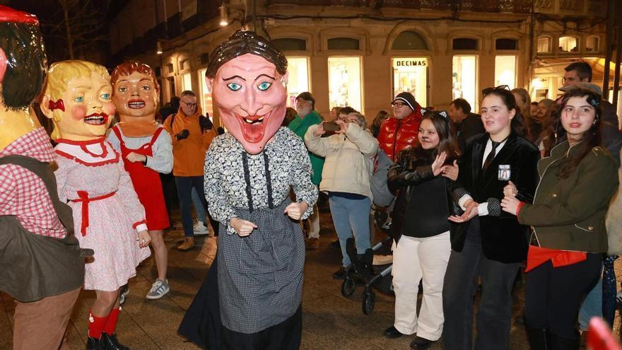 El Meco y los cabezudos estrenan el carnaval en Vigo
