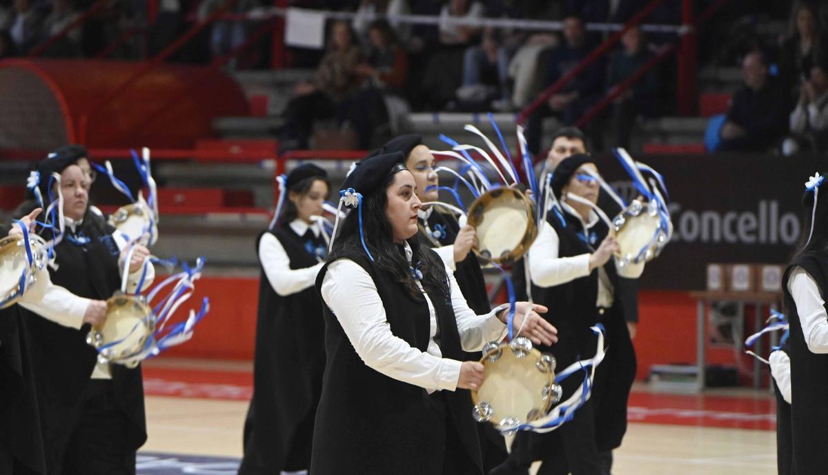 El Pavillón Municipal de Deportes do Porriño fue el epicentro de la música tradicional gallega