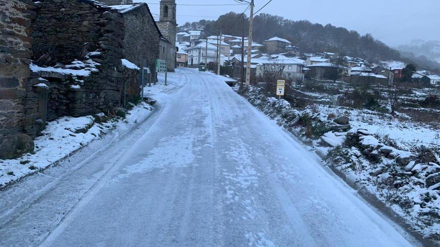 Quitanieves en San Ciprián.