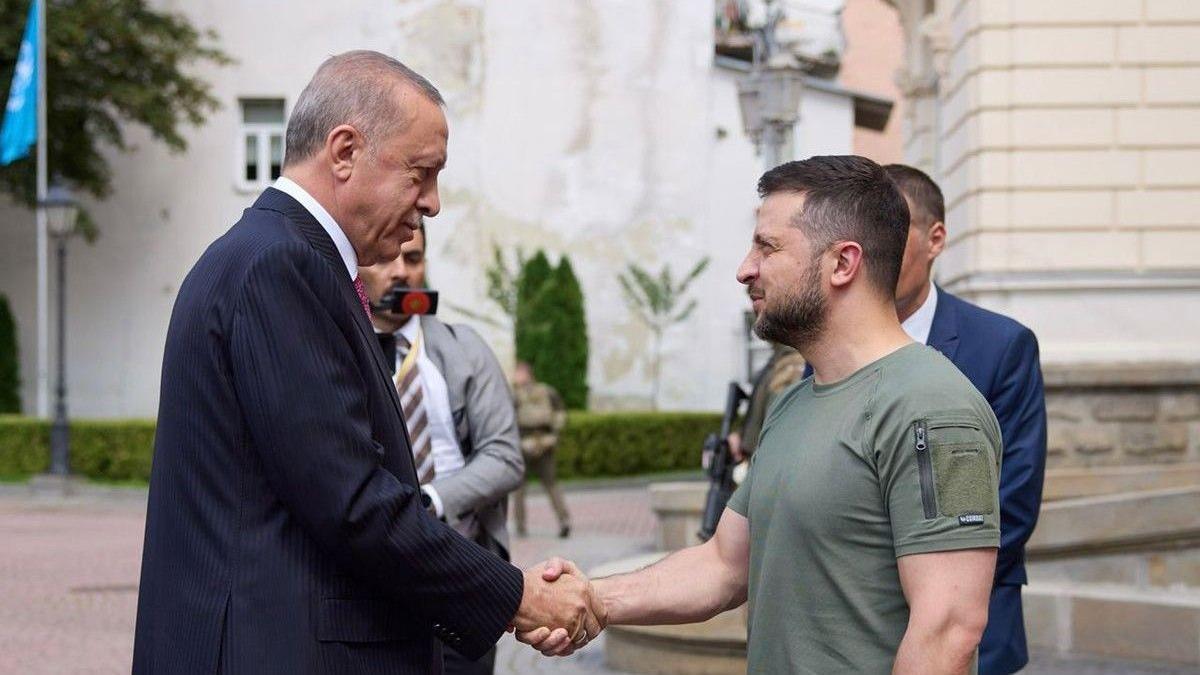 Erdogan y Zelenski se saludan en la reunión diplomática de este jueves