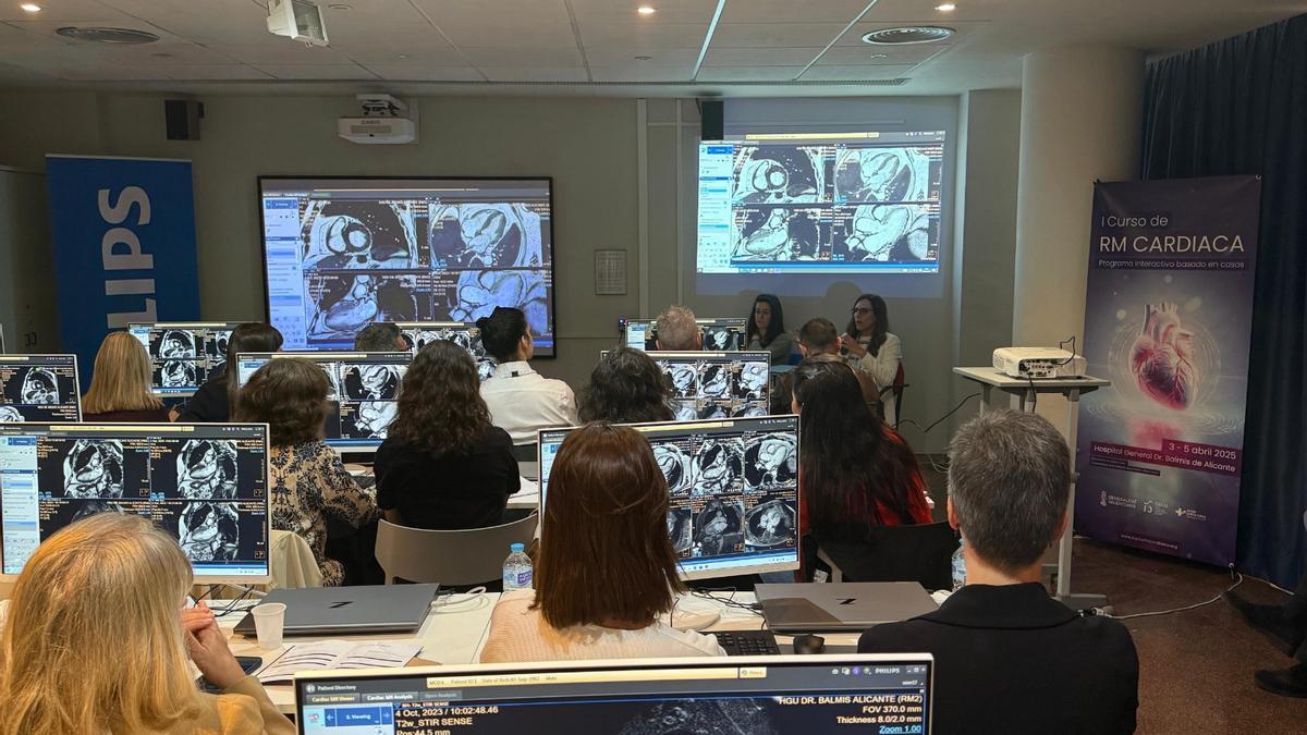 Especialistas de distintos puntos del país, asistentes a la formación en resonancia magnética cardíaca en el Hospital General de Alicante.