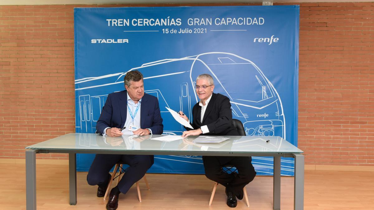 Los presidentes de Renfe y de Stadler Rail Valencia, Isaías Táboas e Iñigo Parra