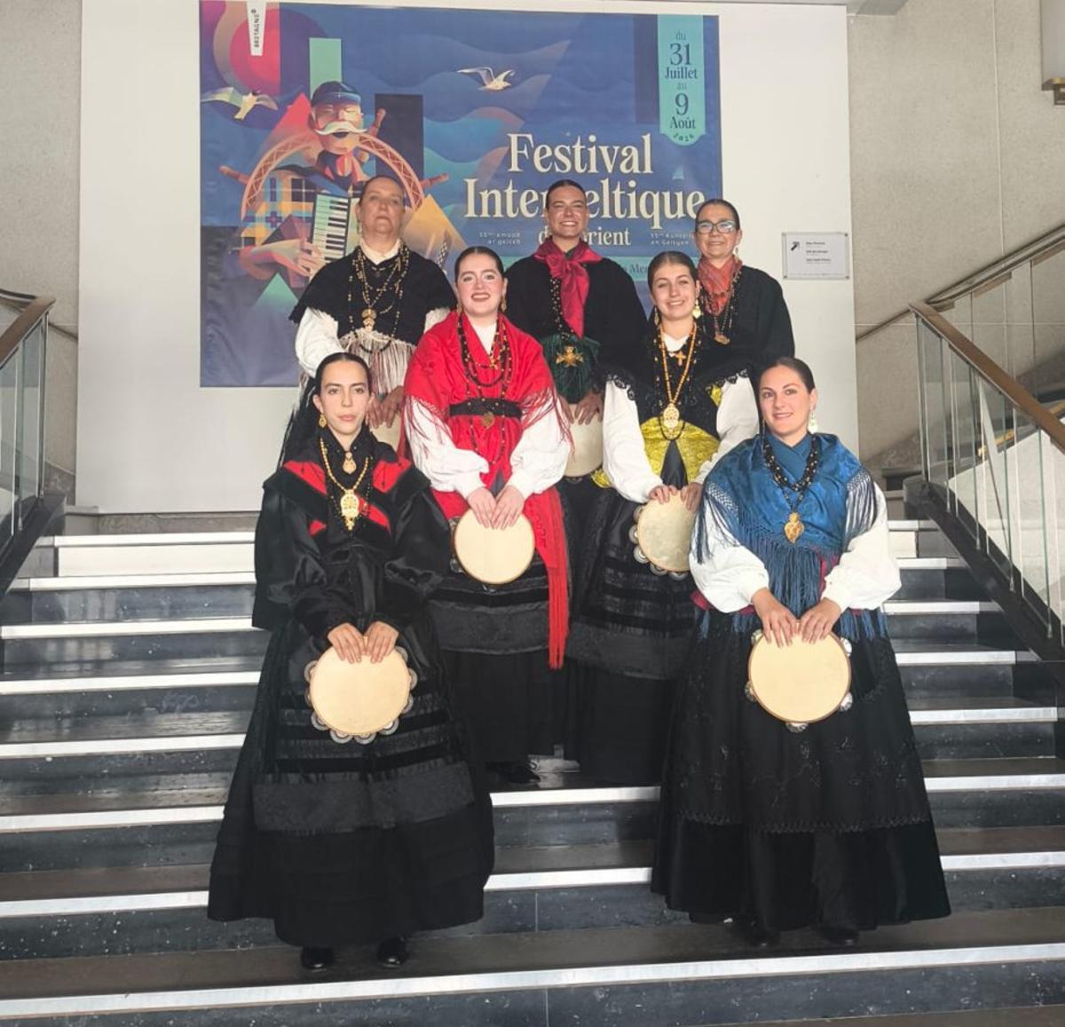 Las pandereteiras, durante la recepción oficial. |