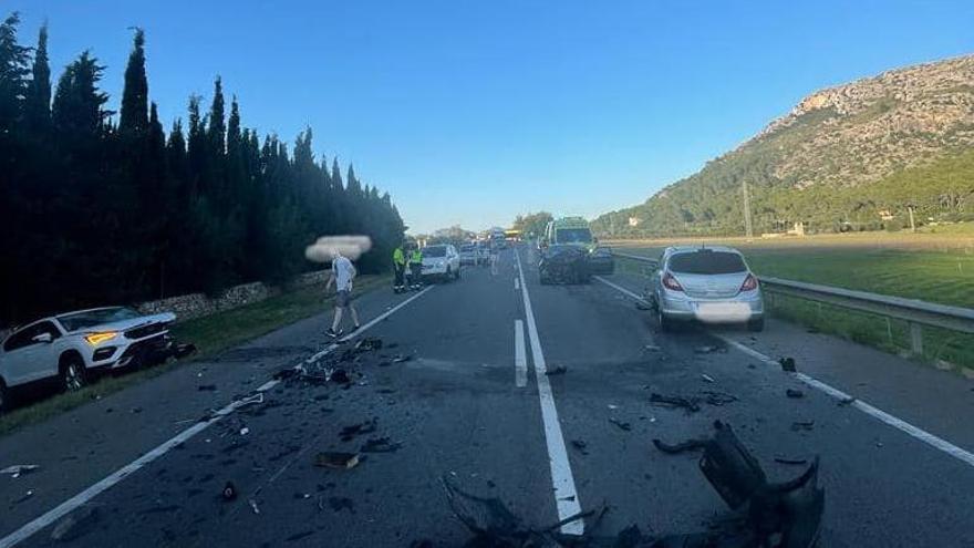 Efectivos de emergencias, en el lugar del accidente.