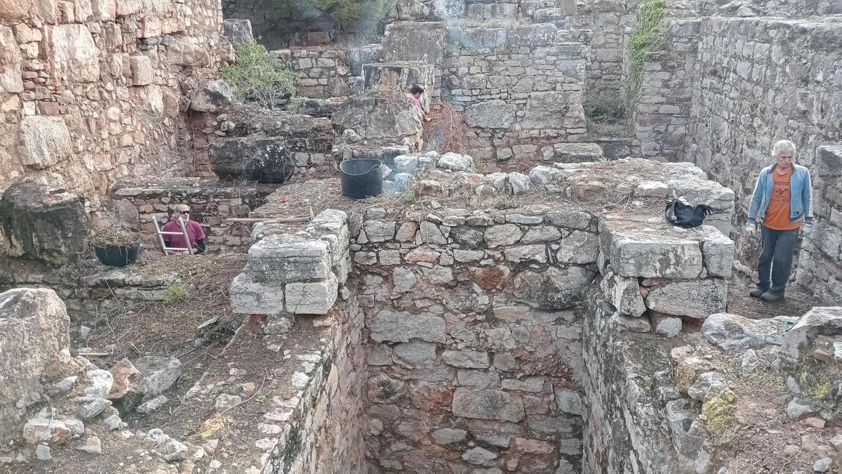 Trabajos de los voluntarios en el Castillo.