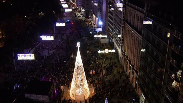 Luces de Nadal no Obelisco. | // VÍCTOR ECHAVE