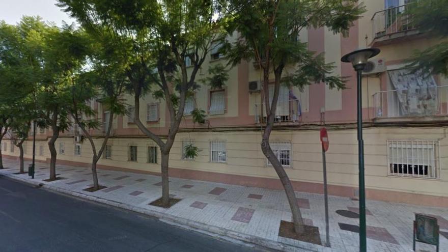 La vivienda que sale a la venta por Adif está en la plaza del Fuerte, 25.