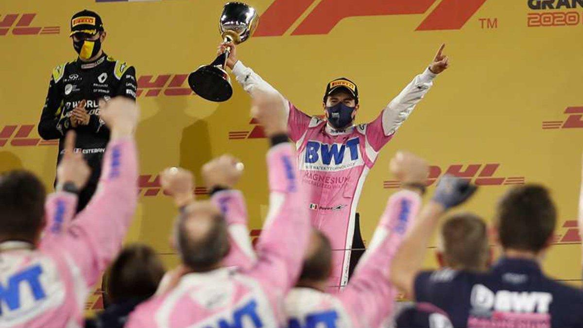 Checo Pérez, celebrando el triunfo en lo más alto del podio de Sakhir