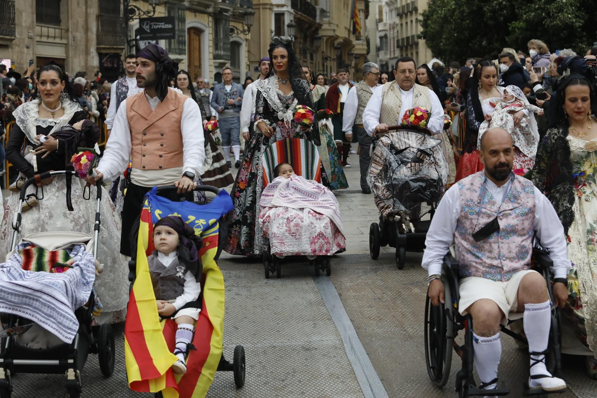 Búscate en el primer día de Ofrenda por la calle Quart (entre las 115.30 y las 17.00 horas)