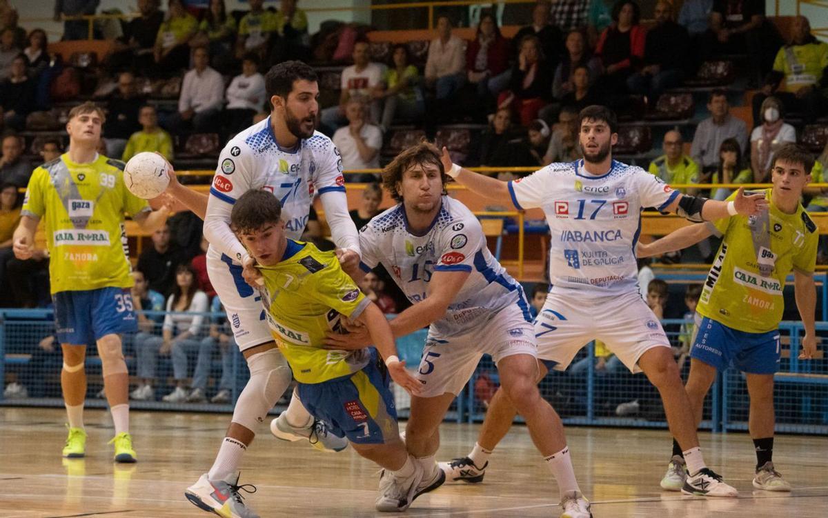 El Balonmano Zamora Enamora, colista, se juega ante Agustinos más que ...