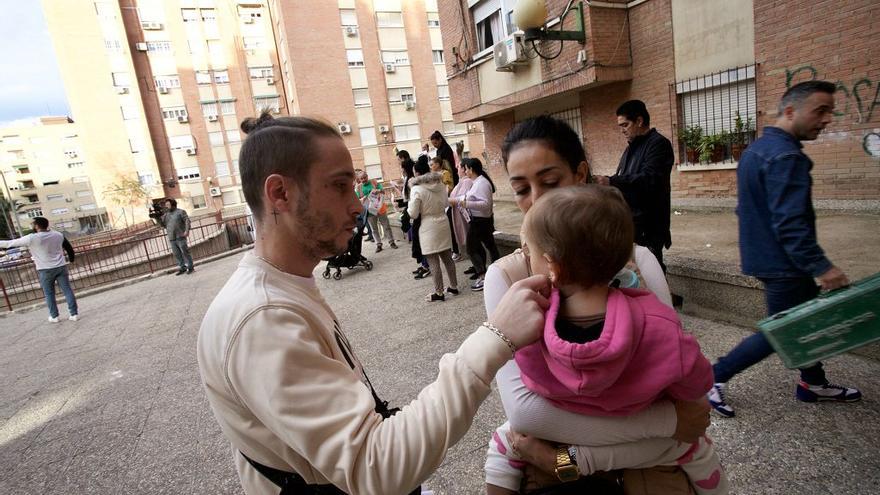 La PAH impide un desahucio en La Fama