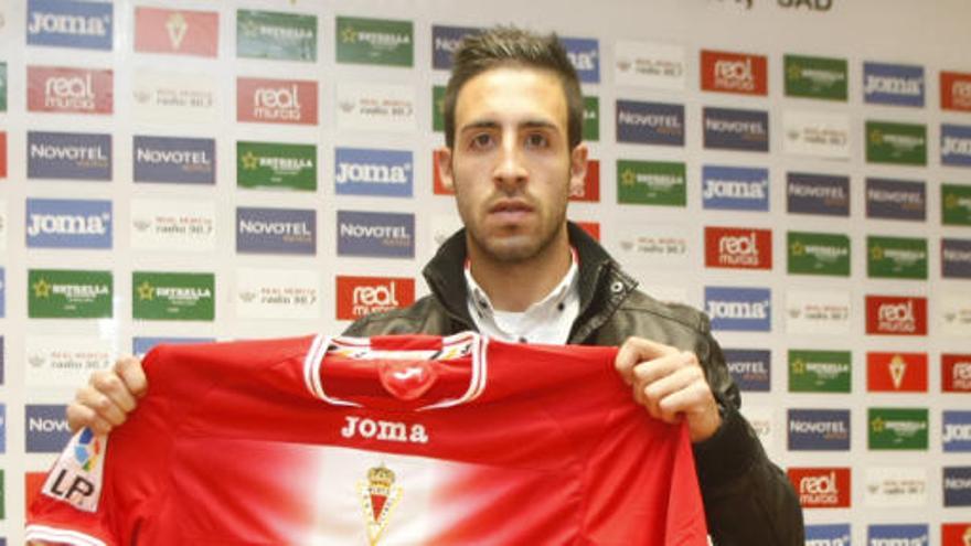 Toribio, durante su presentación esta noche como jugador del Real Murcia