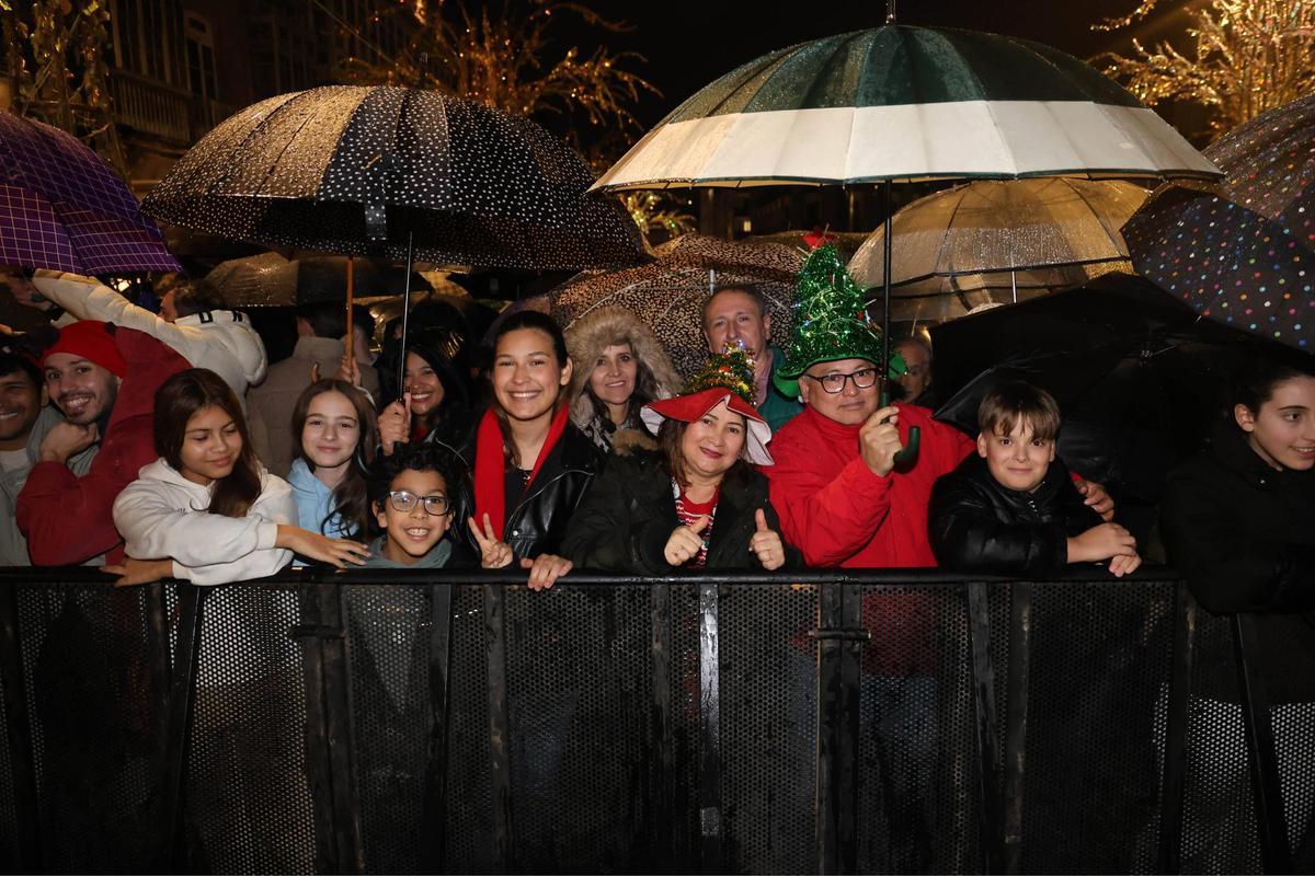Vigo enciende la Navidad más grande de su historia ante miles de personas