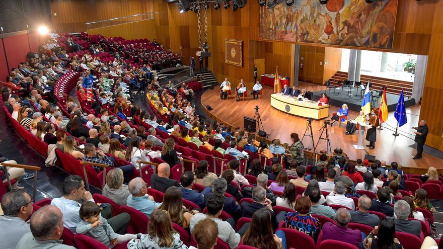 La ULPGC inviste a 74 nuevos doctores y doctoras que defendieron sus tesis el curso pasado