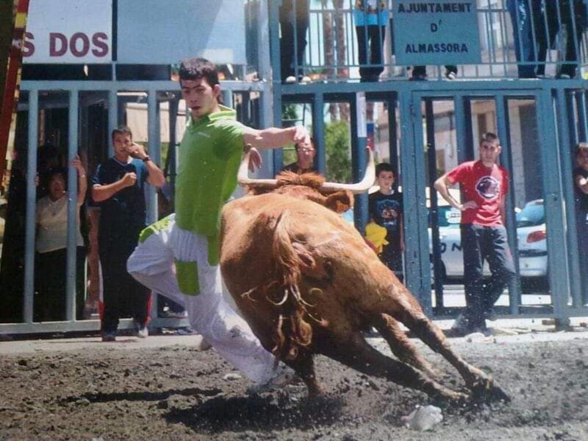 Siendo prácticamente un niño, Richard ya destacaba en els 'bous al carrer' de su pueblo, Almassora.