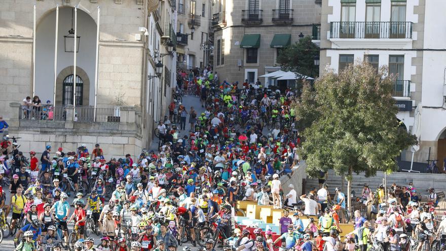 La fiesta de la bicicleta en Cáceres supera las 5.000 personas