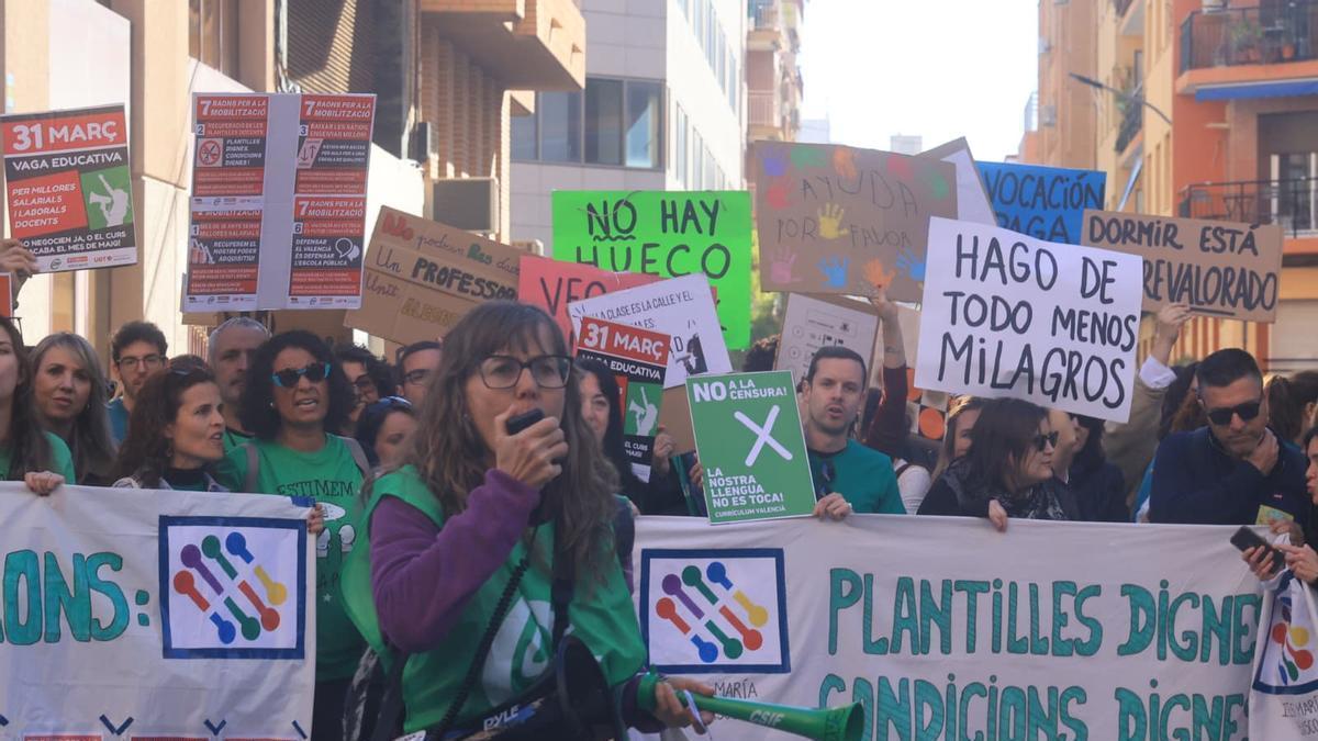 Profesores, durante la última huelga educativa en Alicante