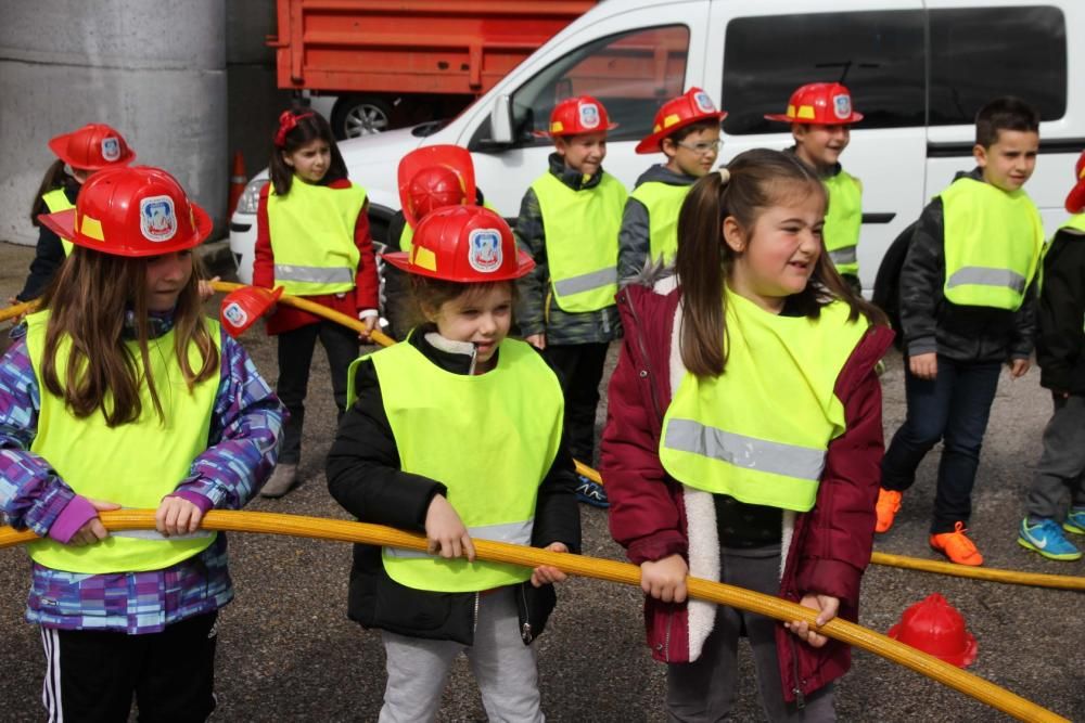 Visita del colegio Fozaneldi a los bomberos.