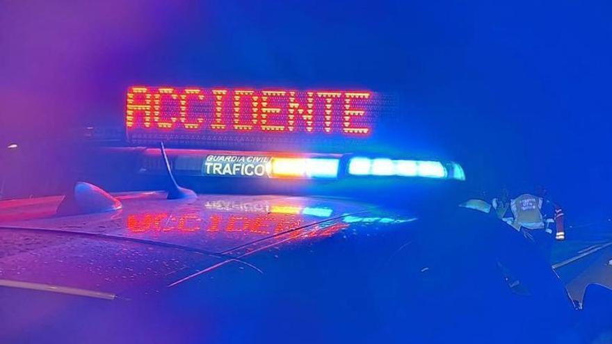 Mueren tres hombres y una mujer resulta herida grave en un accidente de tráfico en la EX-102 a la altura de Abertura (Cáceres)