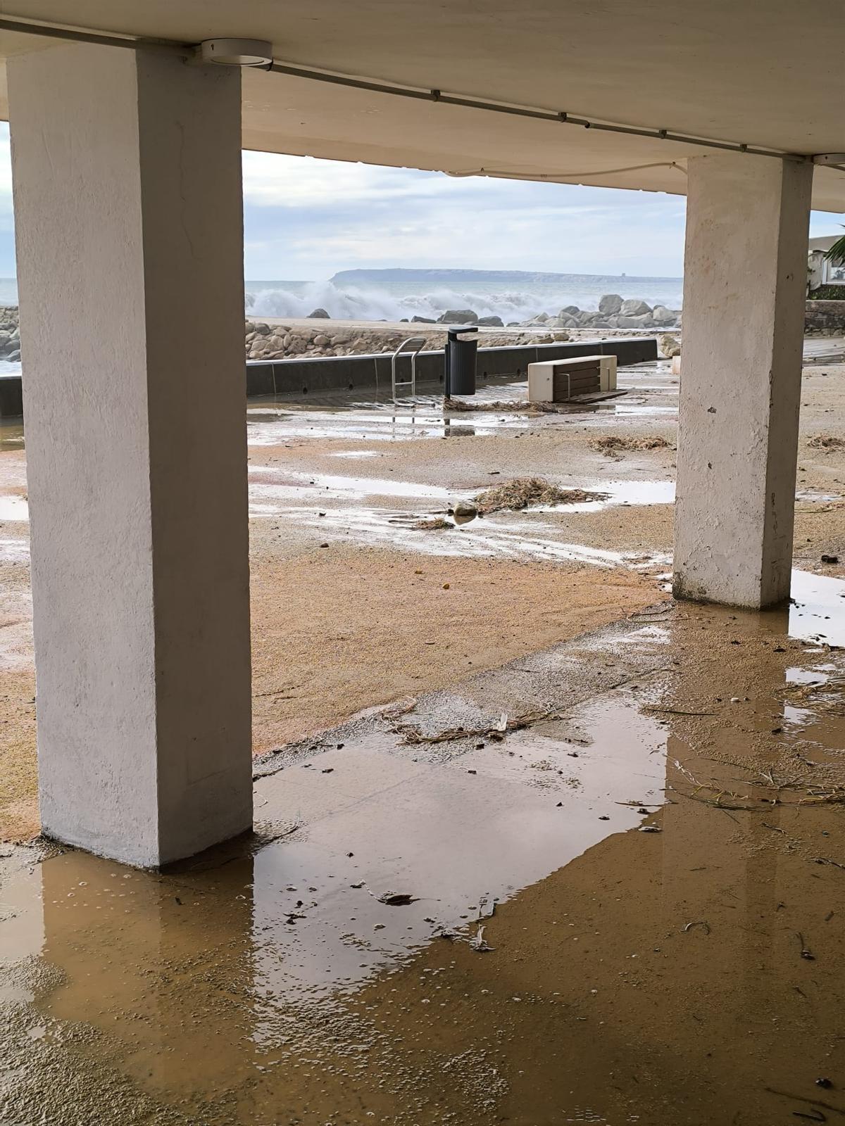 El temporal marítimo afecta a la Albufereta