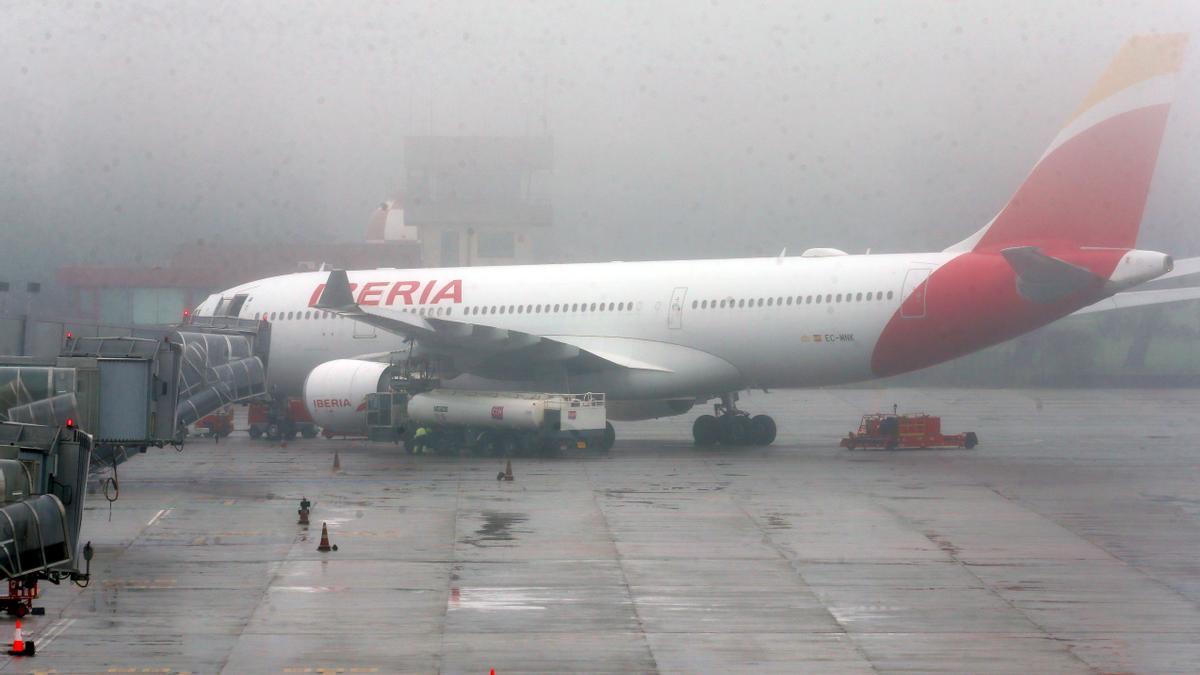 Imagen de archivo de un avión de Iberia en Peinador.