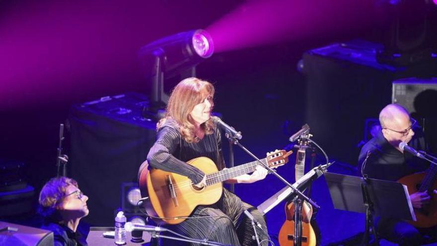 María del Mar Bonet: "La esperanza es la gente joven" que se moviliza por su futuro