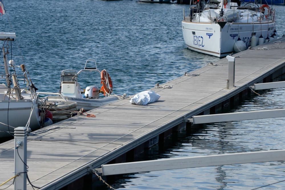 Las Palmas de Gran Canaria. Cadaver en el Muelle Deportivo  | 12/04/2019 | Fotógrafo: José Carlos Guerra