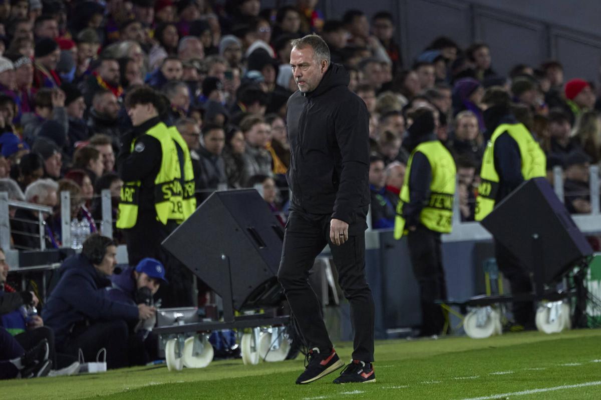 Hansi Flick, decepcionado durante el primer tiempo ante el Copenhague.