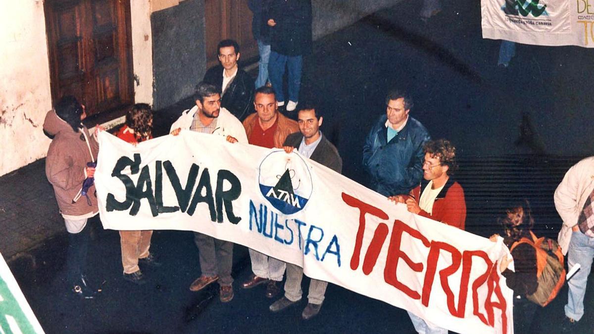 Una de las protestas de ATAN contra la construcción de la Vía de Ronda.