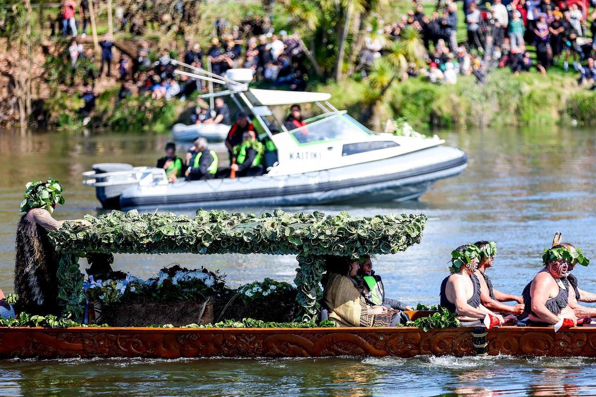 Los maorís de Nueva Zelanda nombran a una mujer de 27 años reina de los indígenas