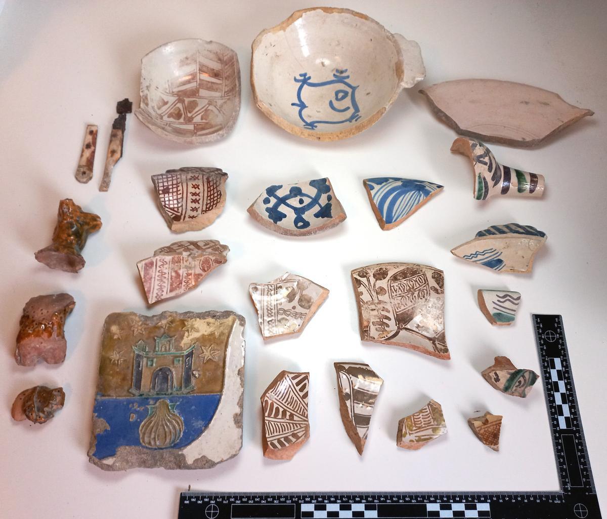 Durante los trabajos realizados en los últimos años se han encontrado piezas de cerámica musulmana.