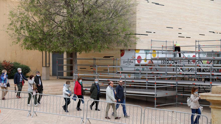 Empieza el montaje de los palcos de Semana Santa en Córdoba con todo &quot;prácticamente vendido&quot;