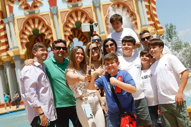Amigos y familiares en el último día de Feria