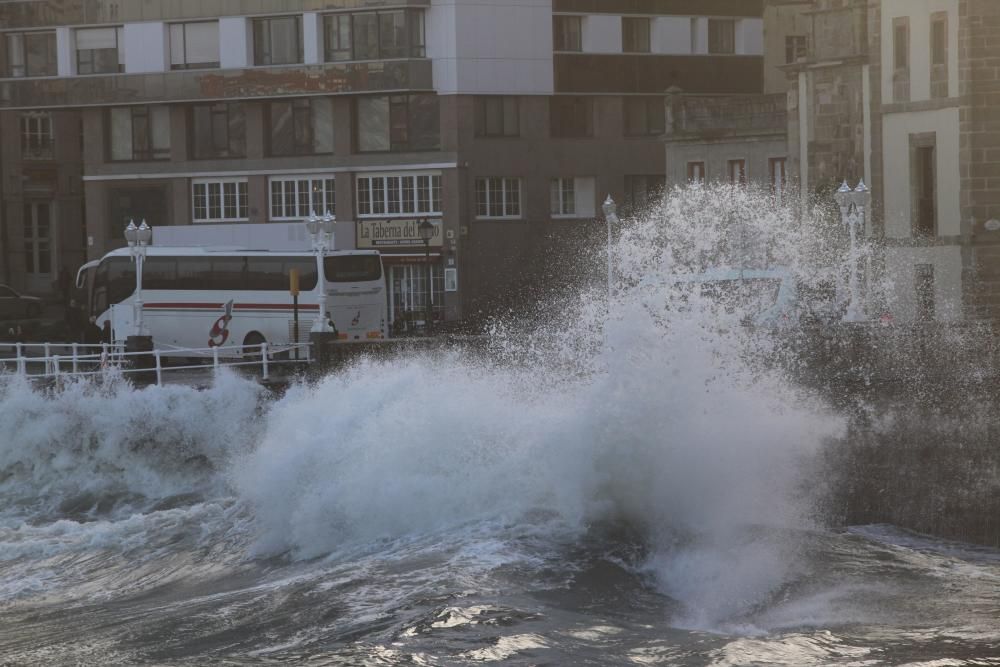 Oleaje en Gijón