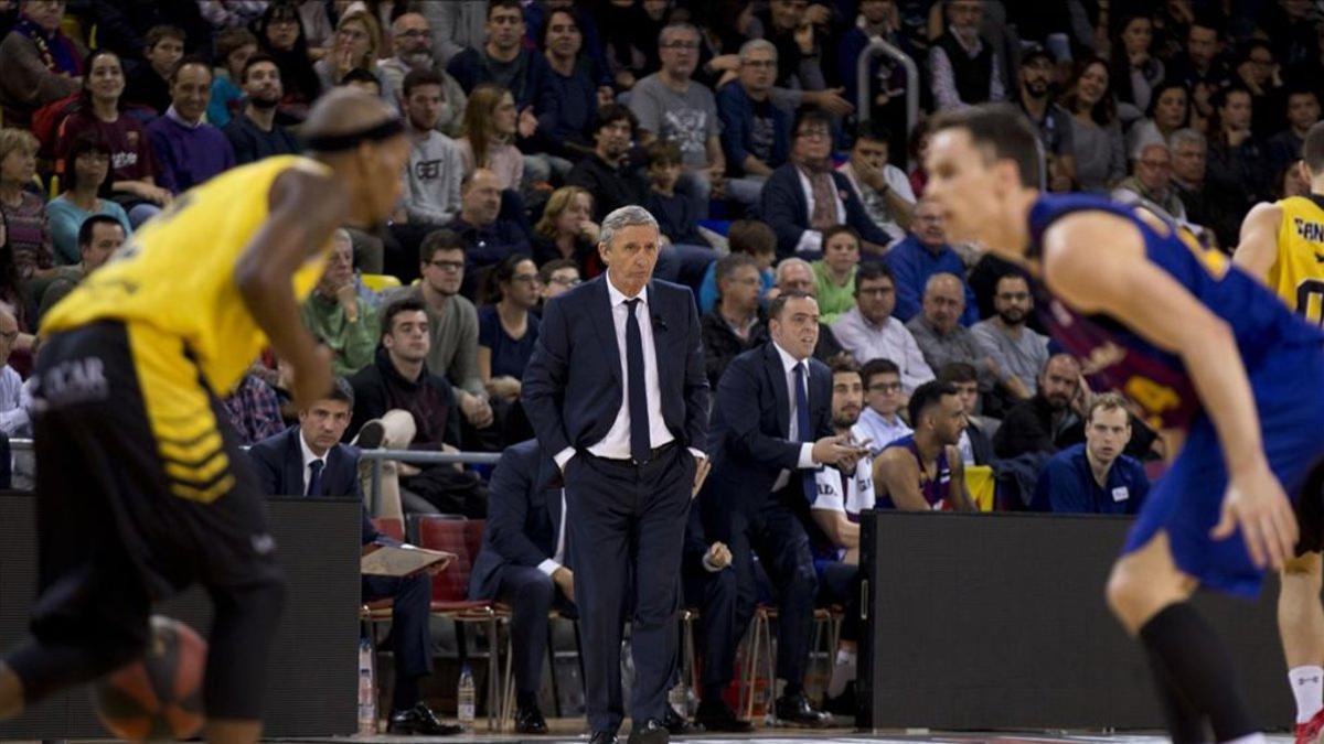 Pesic, siguiendo el partido ante el Tenerife