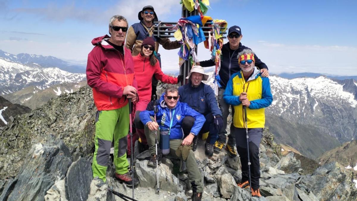 Els muntanyers de Tavernes i de la Valldigna, al cim de Catalunya