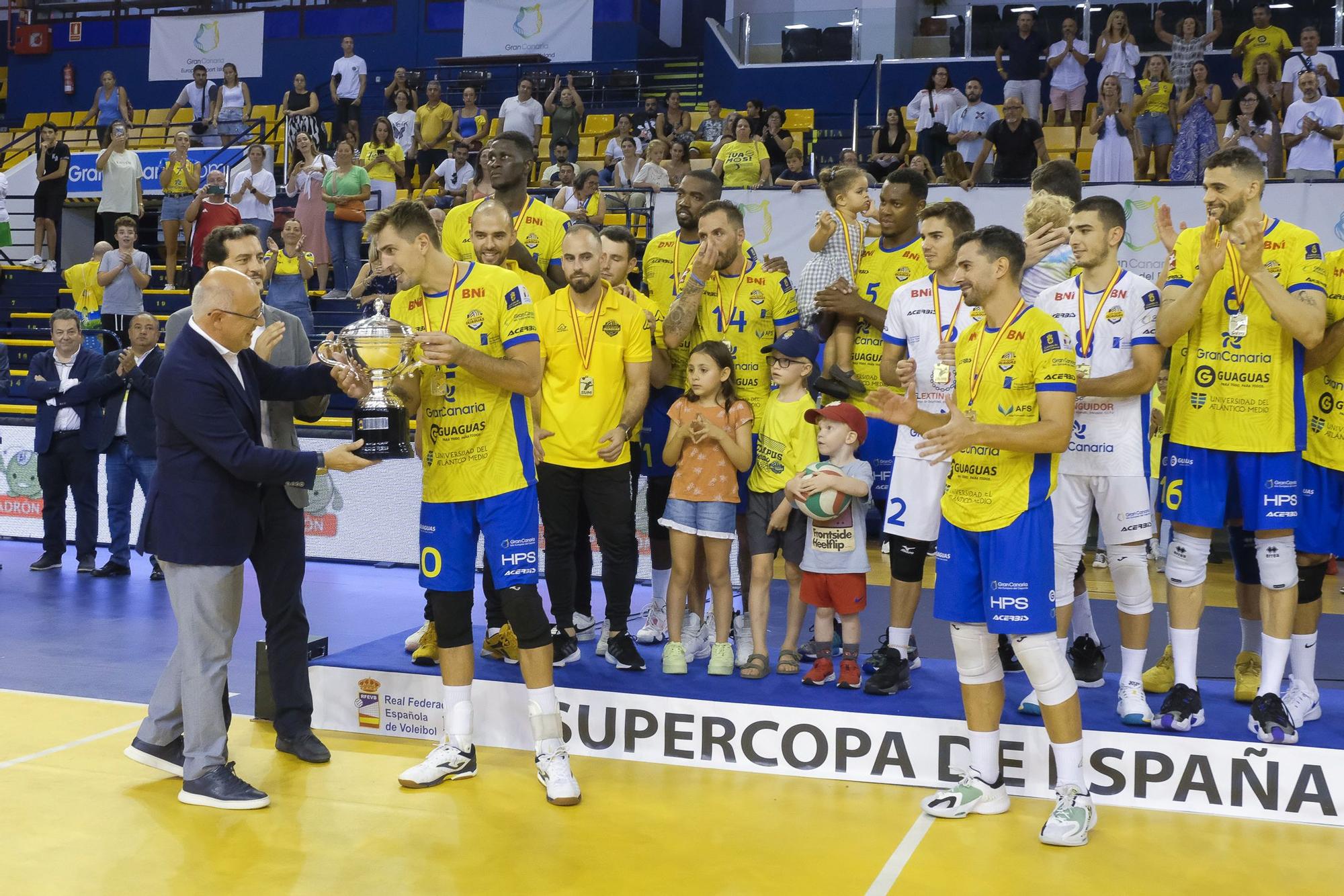 El CV Guaguas conquista su tercera Supercopa de España