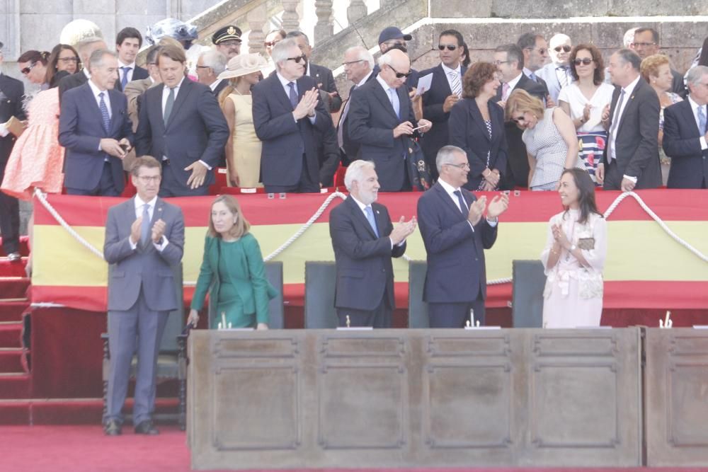 Entrega de despachos y jura de bandera en la Escue