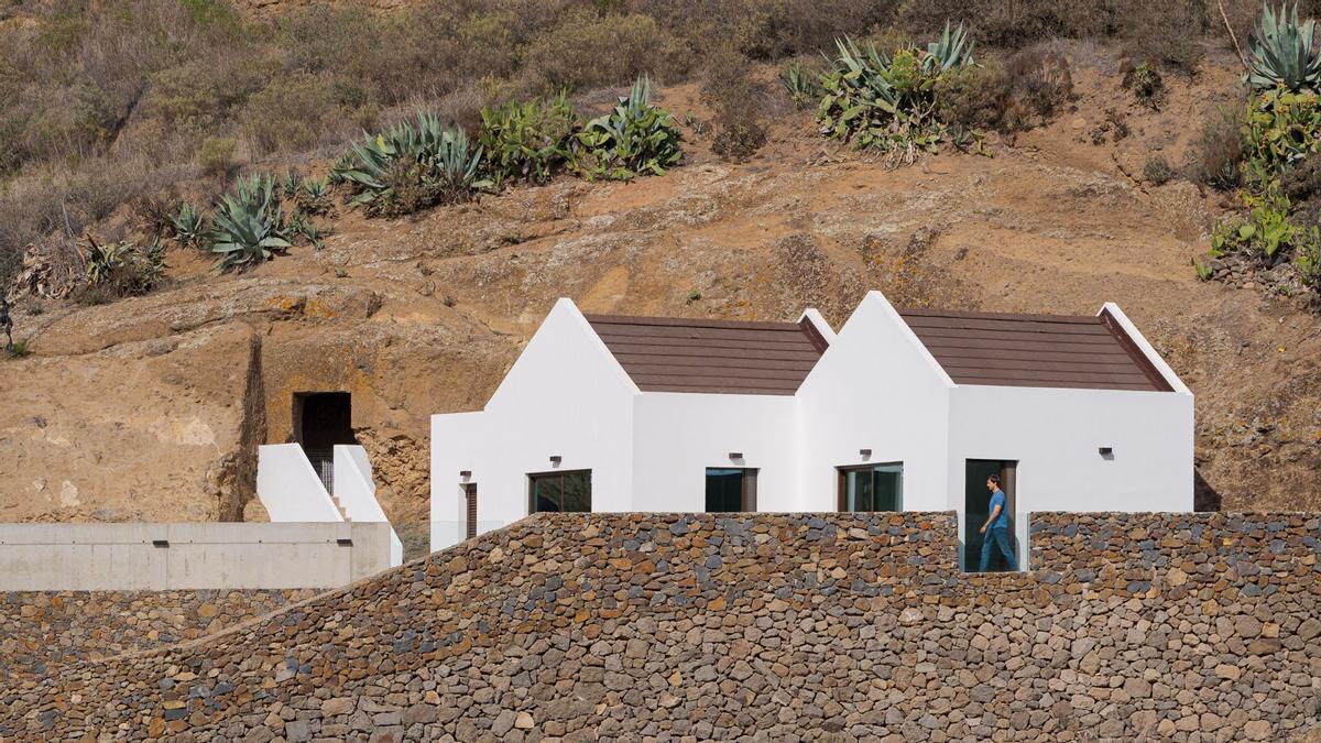 La vivienda 'Casa de las Cuevas' galardonada con el premio Miguel Martín Fernández de la Torre.