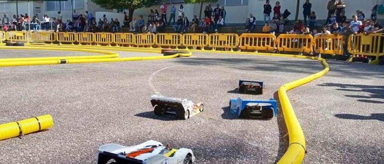 Una actividad de ocio en un patio escolar. // Fdv