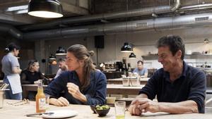 Berta Bernat y Marcos Armenteras, en el Parking Pizza del paseo de Sant Joan de Barcelona.