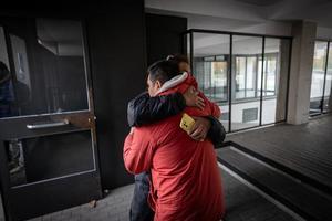 Hallan muertas a una mujer y a su hija de tres años con heridas de arma blanca en Madrid