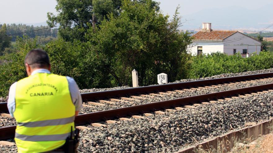 Las vías del tren donde fue encontrada la pequeña Lucía Vivar.