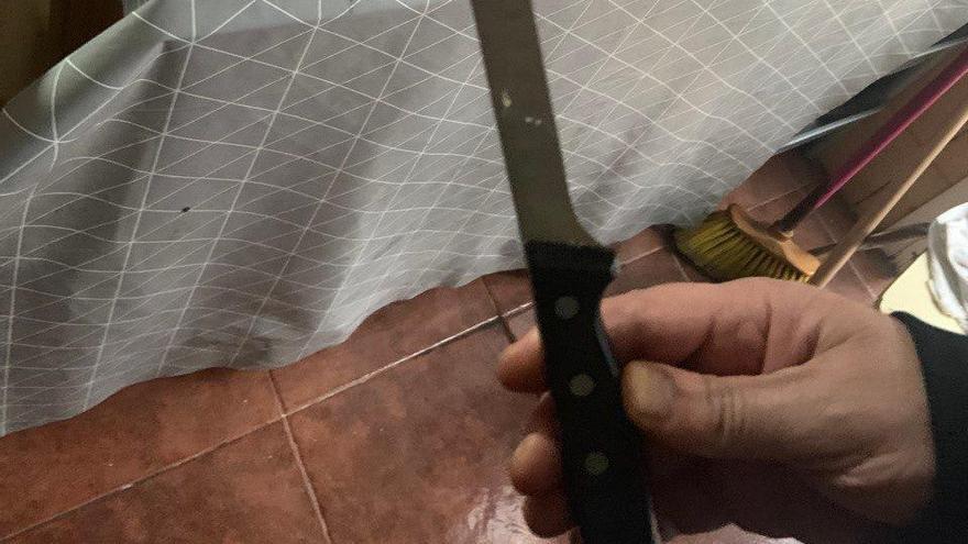 Imagen del gran cuchillo empleado.