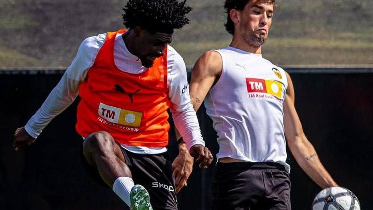 Rendall y Vázquez, en el entrenamiento del Valencia CF