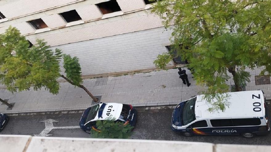 Vecinos del Oeste 1 de Lucena muestran su &quot;preocupación&quot; por la ocupación ilegal de un edificio